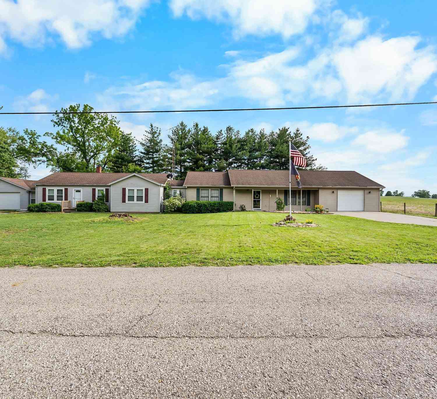 Homes For Sale - 10977 E County Road 1025<br/> Jackson County, Seymour, IN 47274