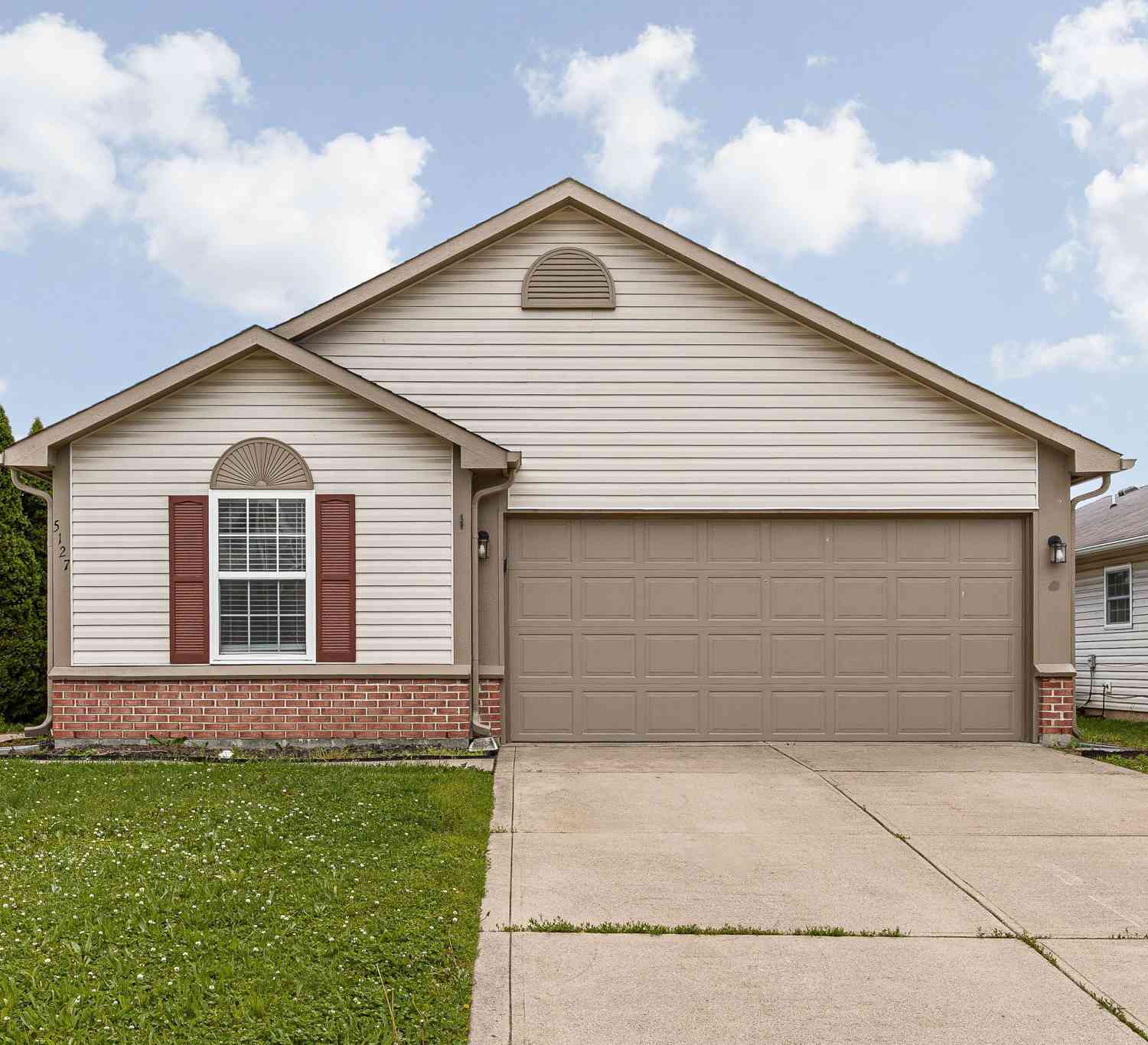 Homes For Sale - 5127 Sandy Forge Drive<br/> Indianapolis, IN 46221
