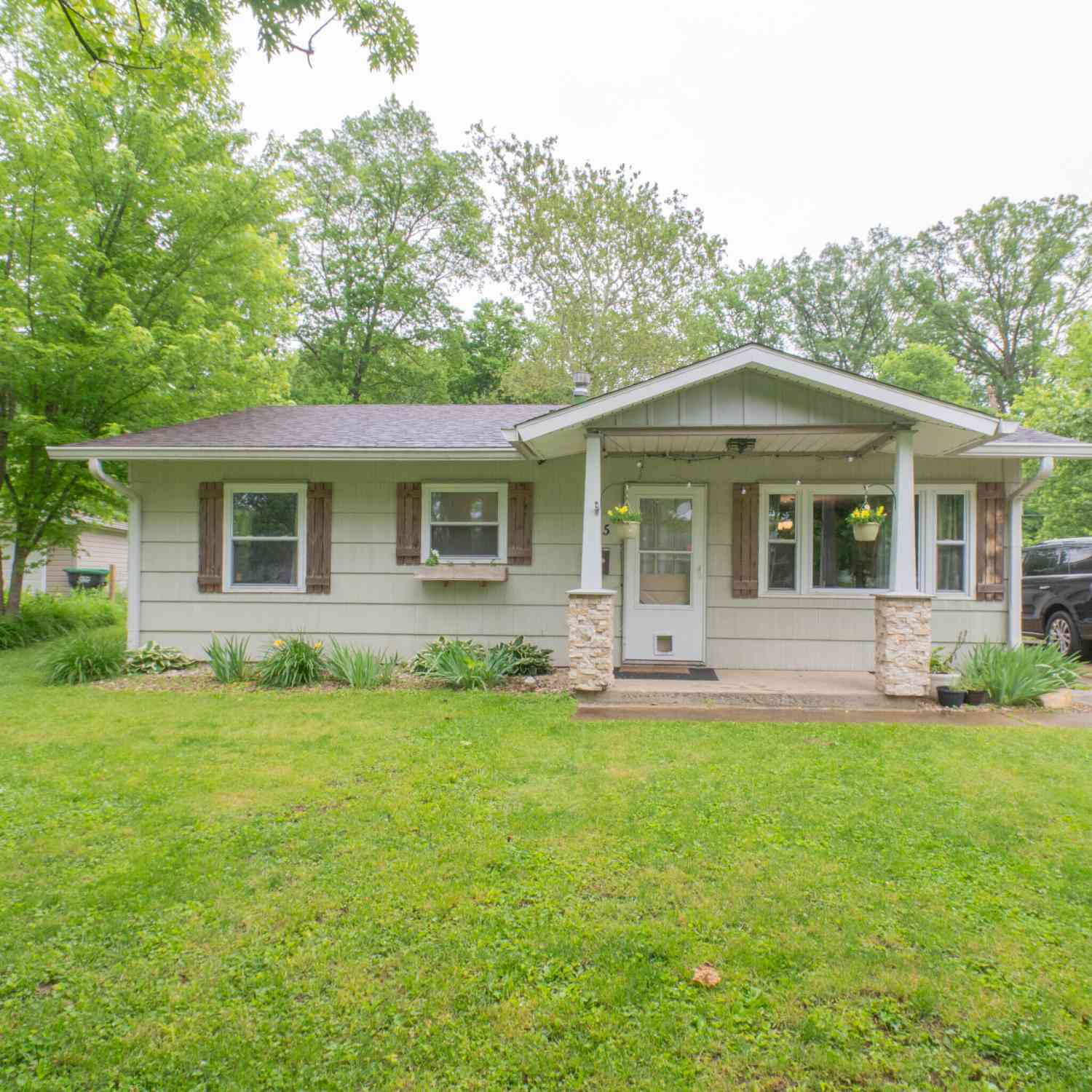 Homes For Sale - 115 Brookside Drive<br/> Whiteland, IN 46184