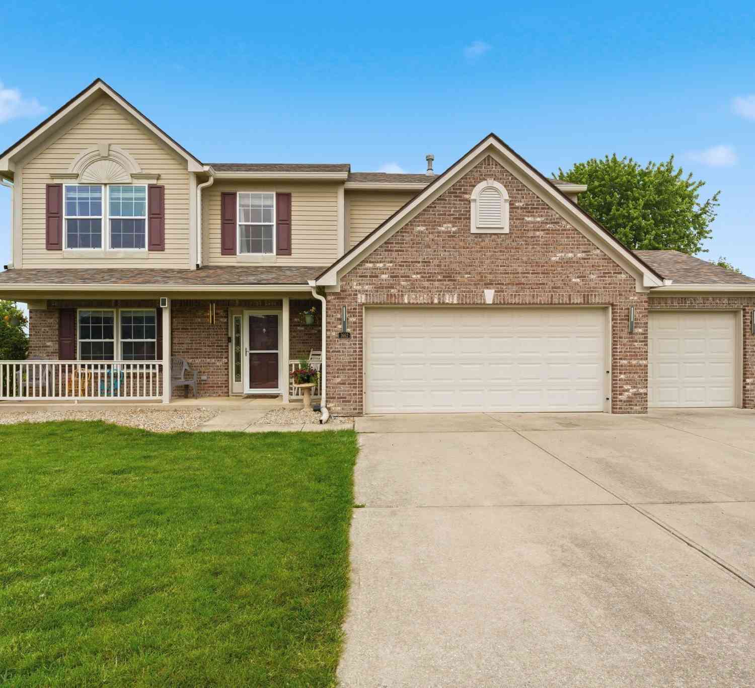 Homes For Sale - 1662 Sagemeadow Drive<br/> Brownsburg, IN 46112