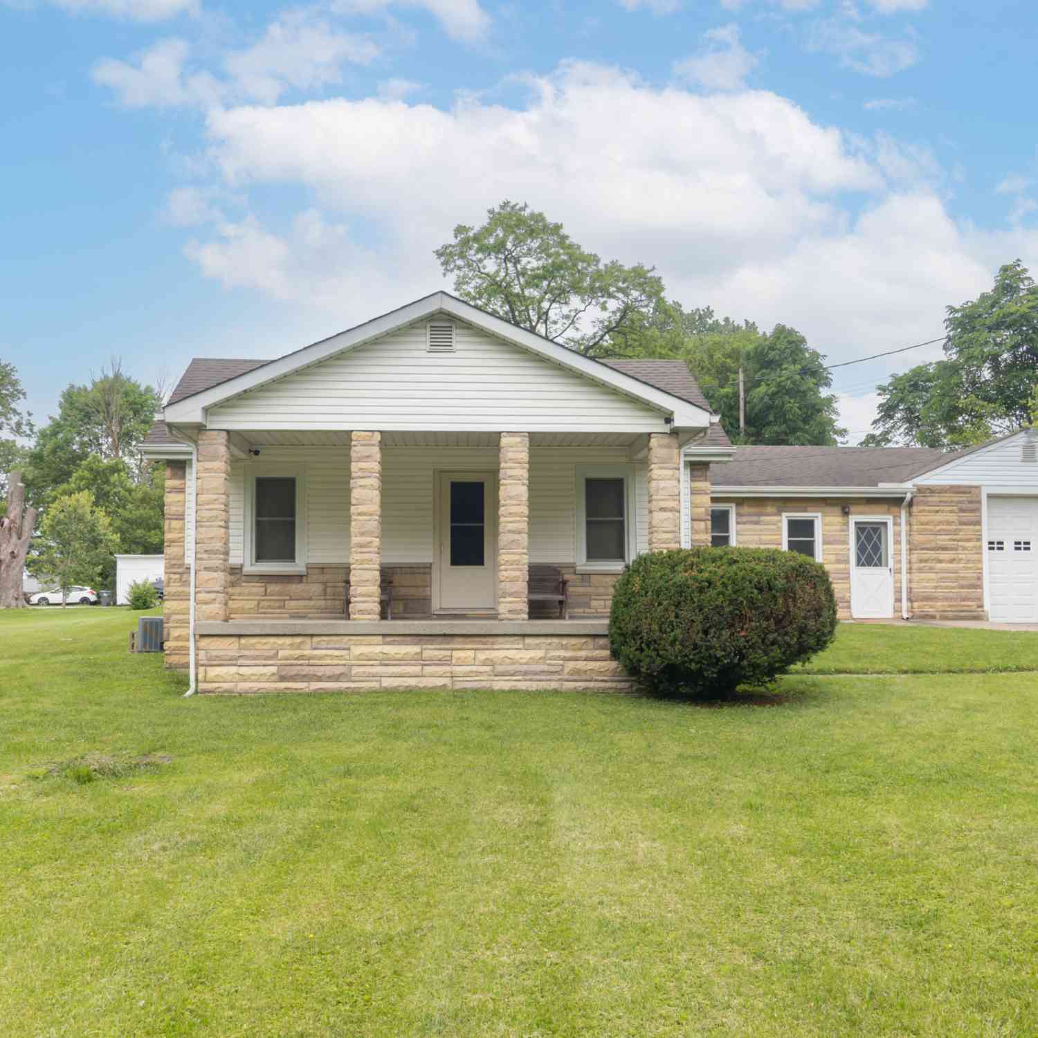 Homes For Sale - 405 S Old Trails Road<br/> Marion County, Indianapolis, IN 46219