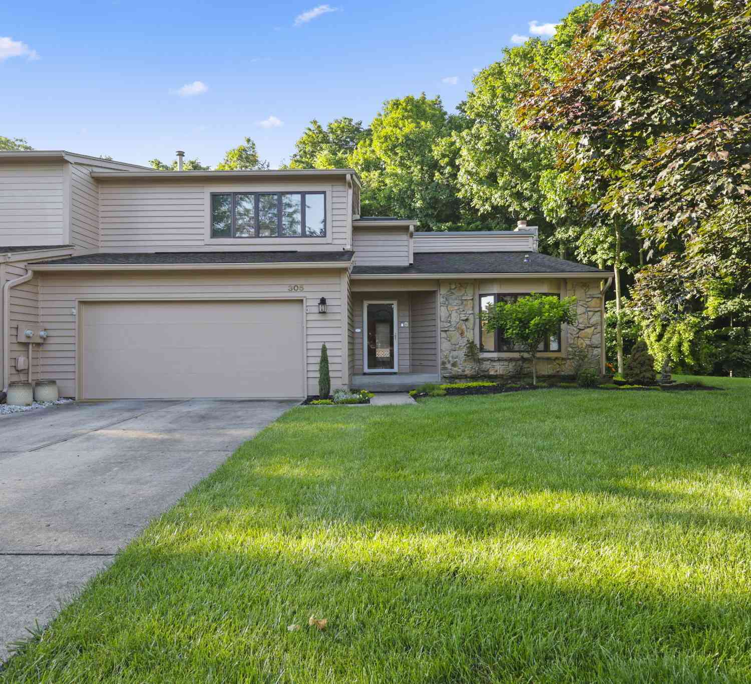 Condo For Sale - 305 Sandbrook Drive<br/> Hamilton County, Noblesville, IN 46062