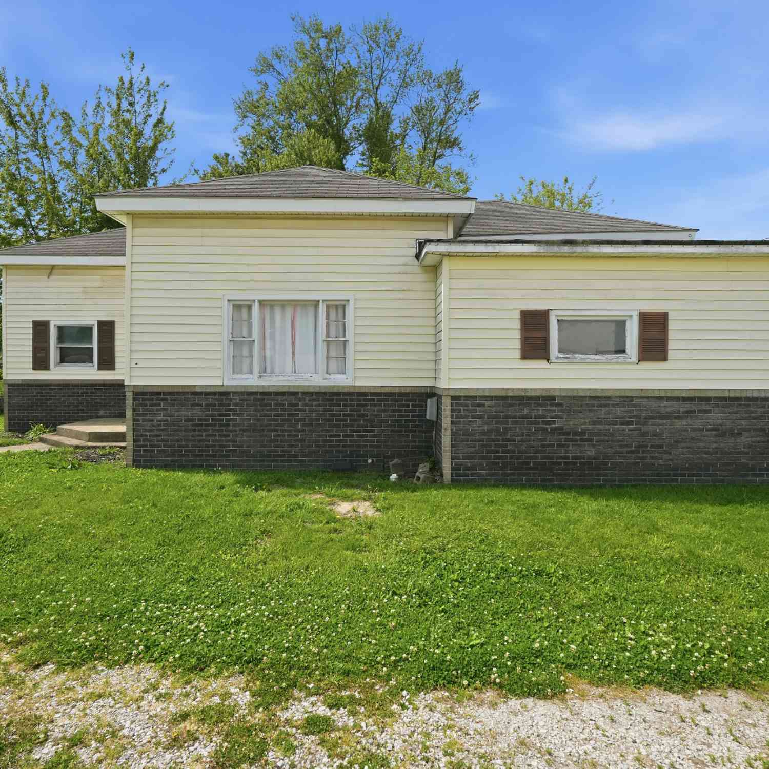 Homes For Sale - 105 W 36th Street<br/> Grant County, Marion, IN 46953