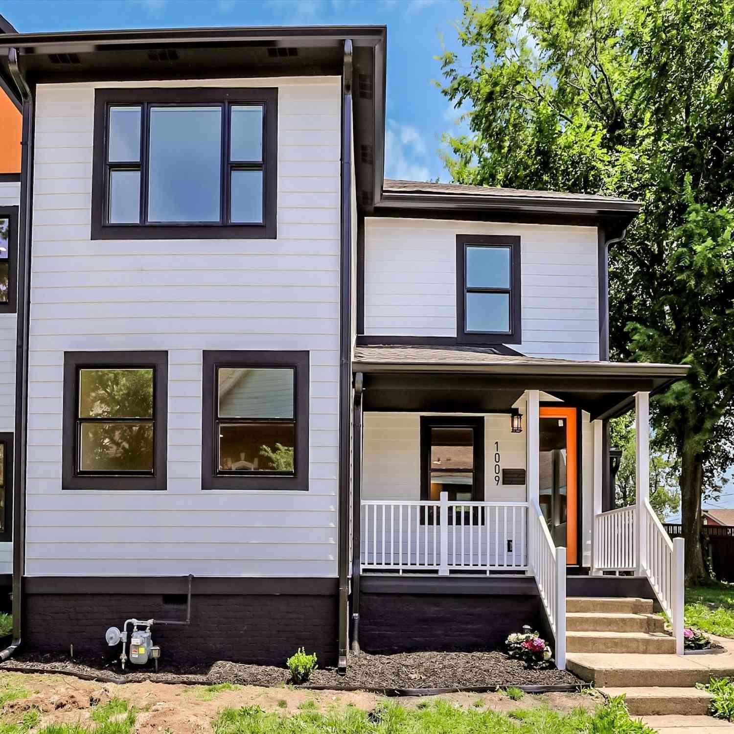 Townhouse For Sale - 1009 Laurel Street<br/> Marion County, Indianapolis, IN 46203