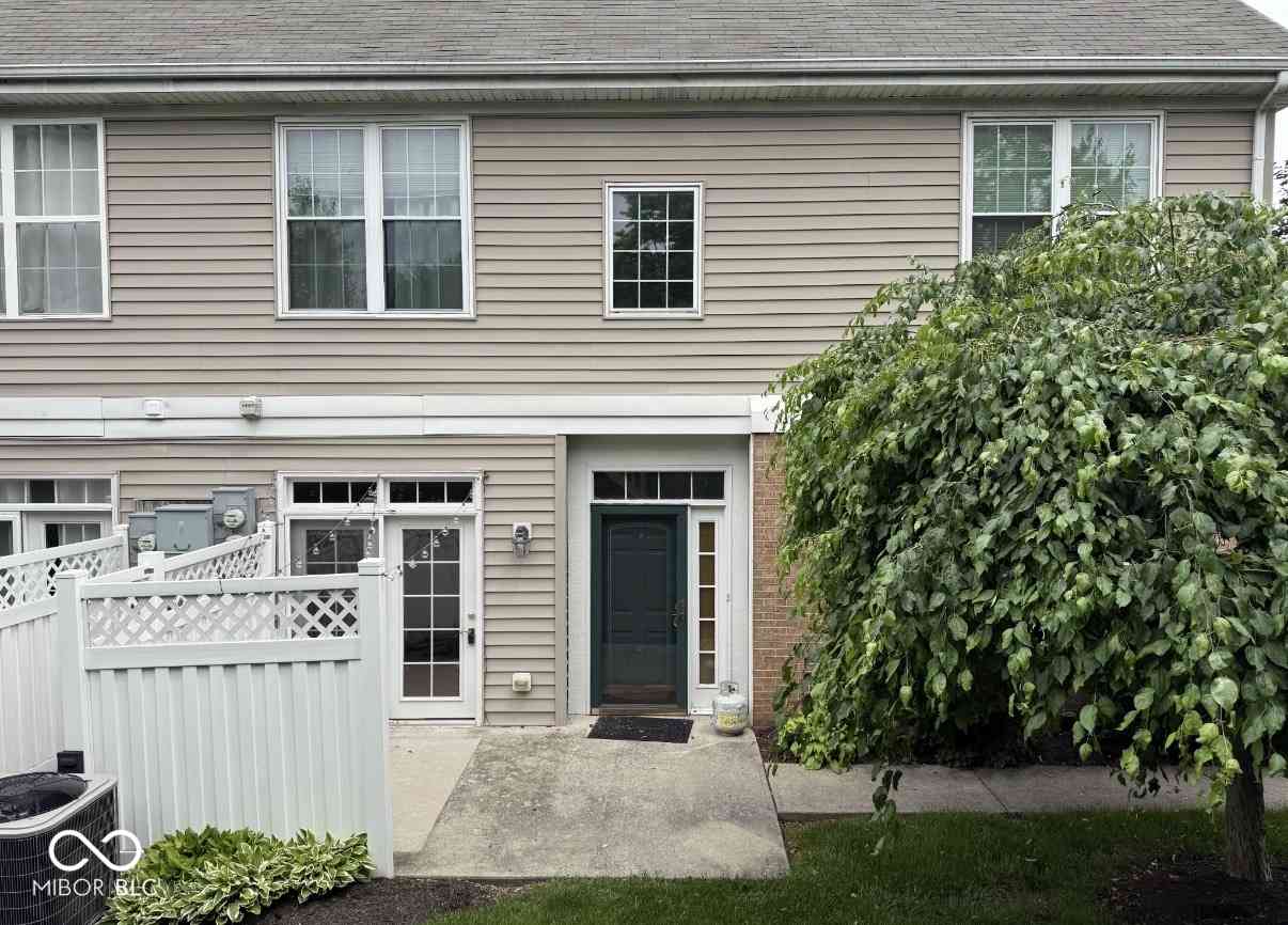 Condo For Sale - 2353 Colfax Lane<br/> Marion County, Indianapolis, IN 46260