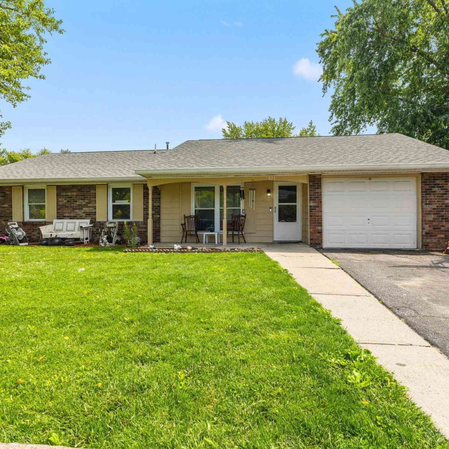 Homes For Sale - 921 W Stop 11 Road<br/> Marion County, Indianapolis, IN 46217