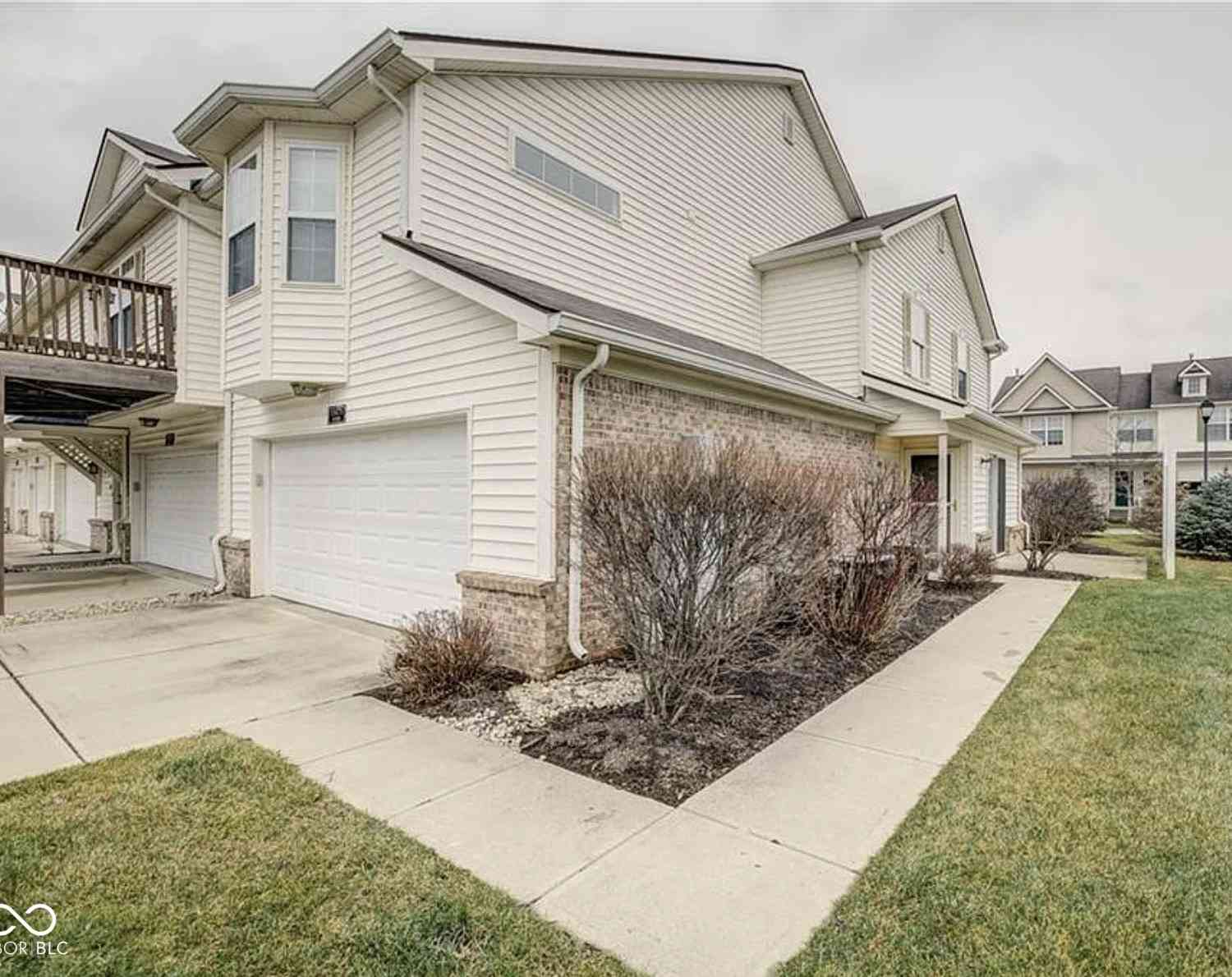 Townhouse For Sale - 11475 Clay Court #100<br/> Fishers, IN 46037