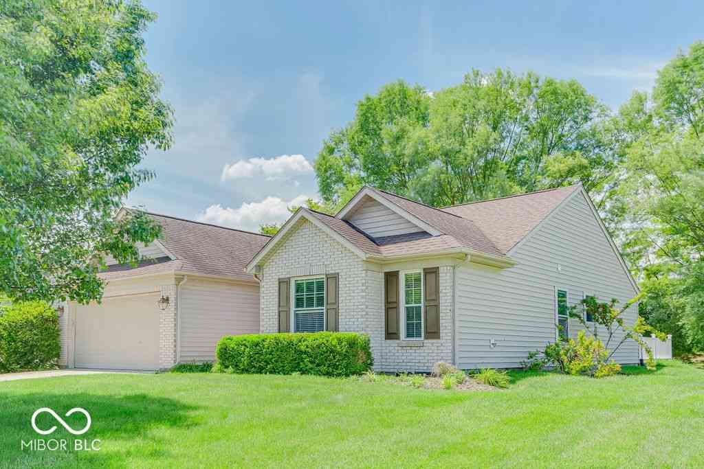 Homes For Sale - 11798 Langham Crescent Court<br/> Fishers, IN 46037
