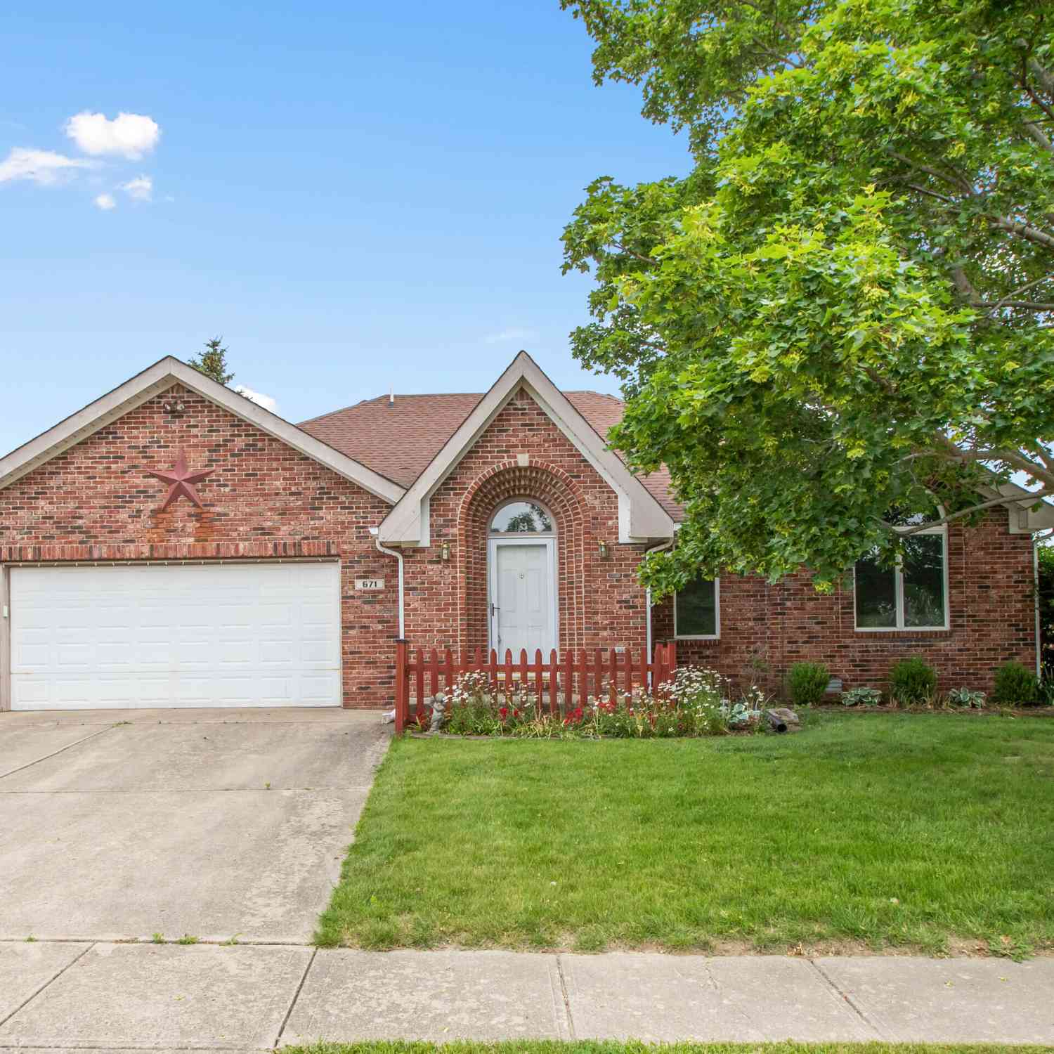 Homes For Sale - 671 Jackson Street<br/> Brownsburg, IN 46112