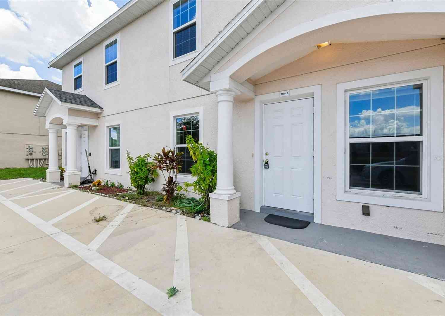 Townhouse For Sale - 210 Majors Lane #B<br/> Osceola County, KISSIMMEE, FL 34743
