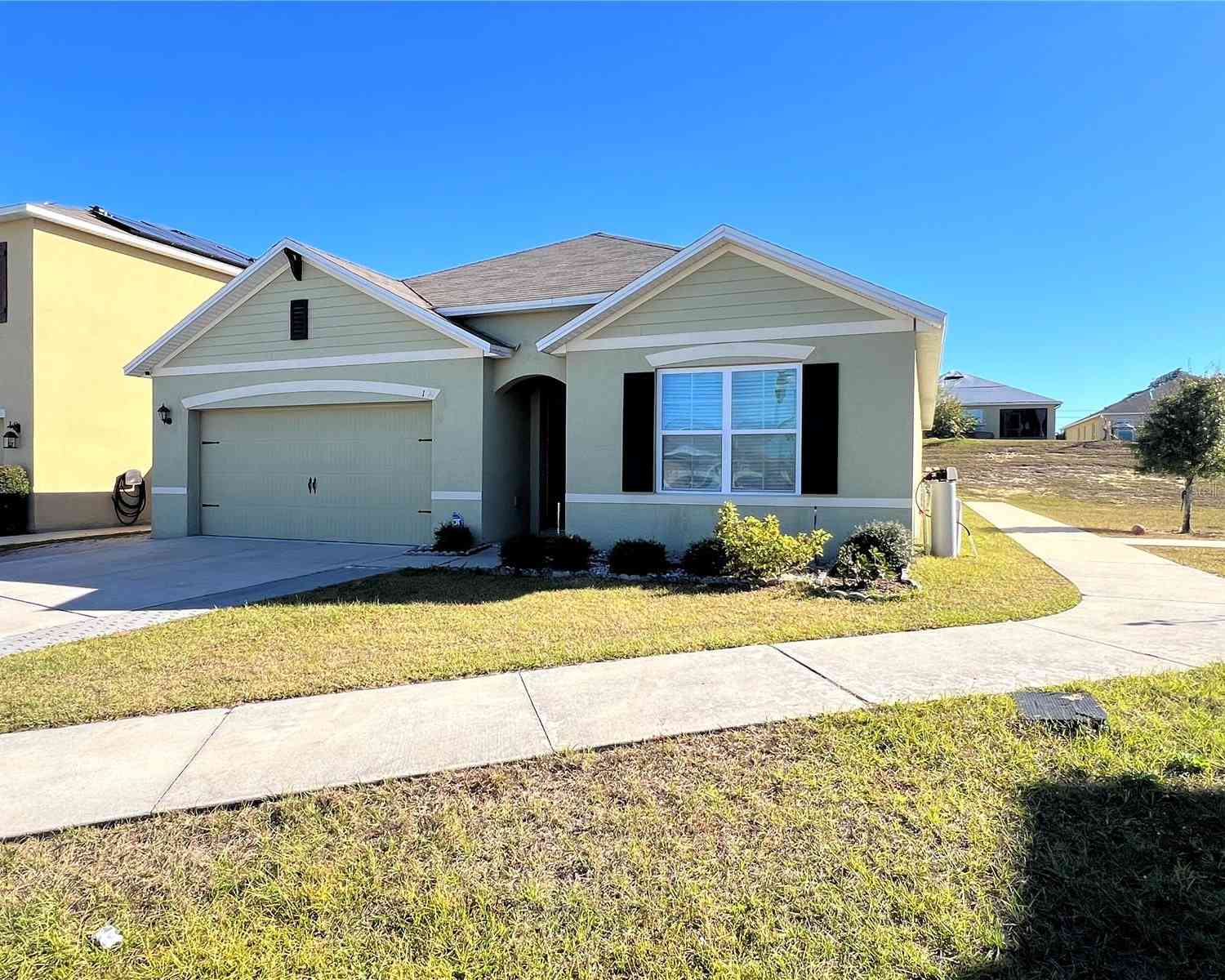 Homes For Sale - 120 Panda Way<br/> DAVENPORT, FL 33837