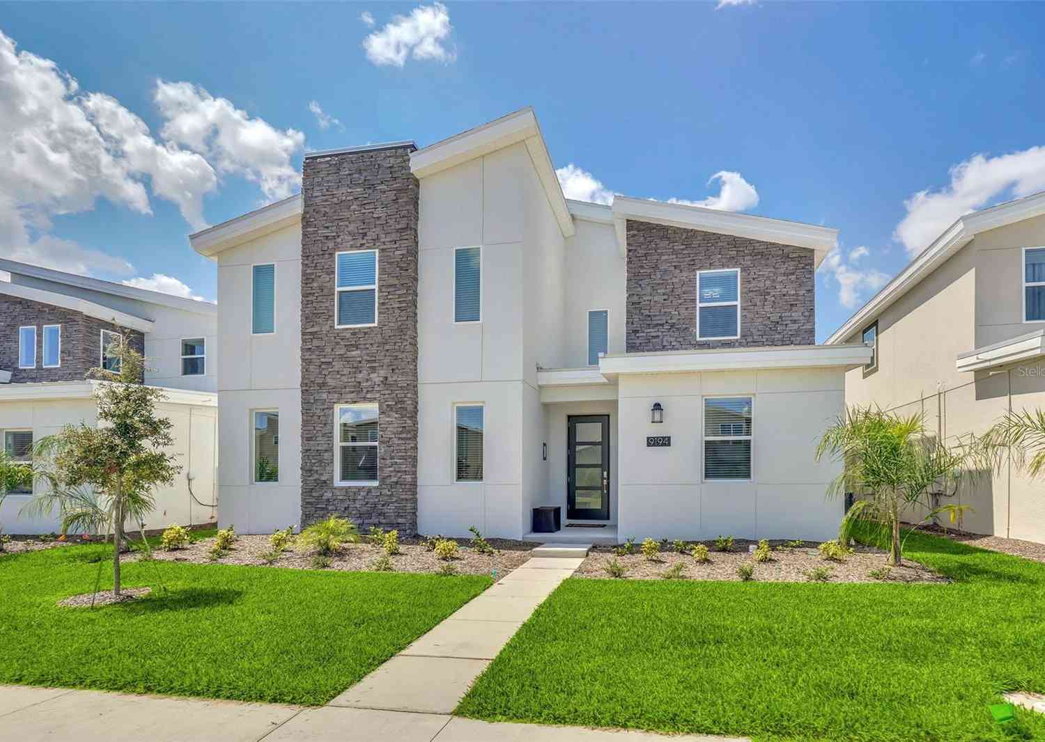 Homes For Sale - 9194 Sommerset Hills Drive<br/> DAVENPORT, FL 33896