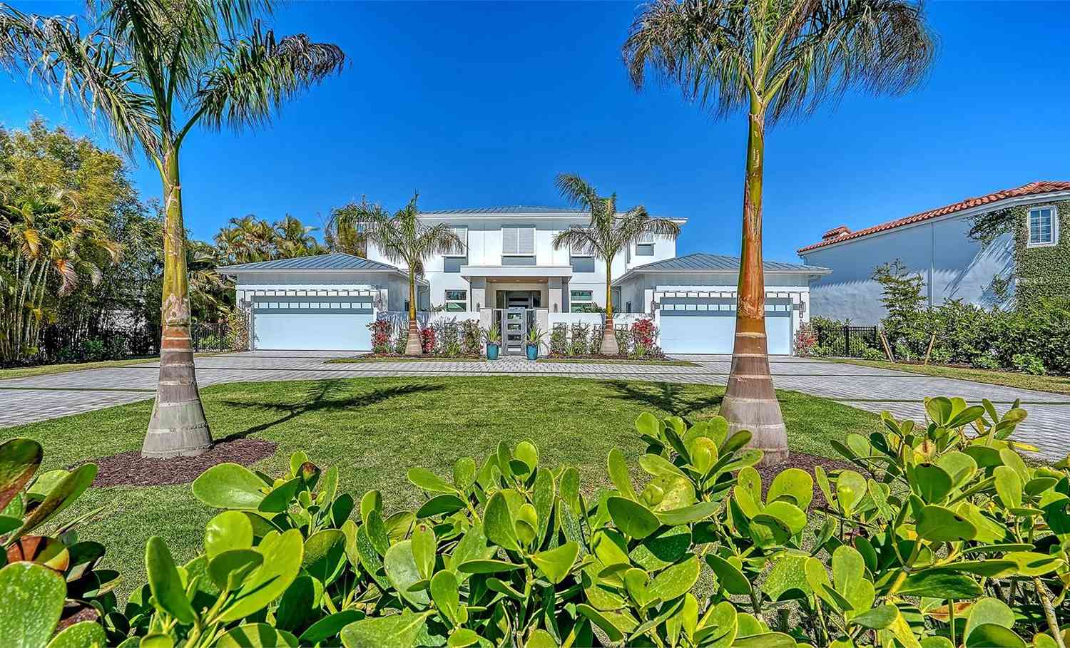 Homes For Sale - 1521 S Lake Shore Drive<br/> SARASOTA, FL 34231