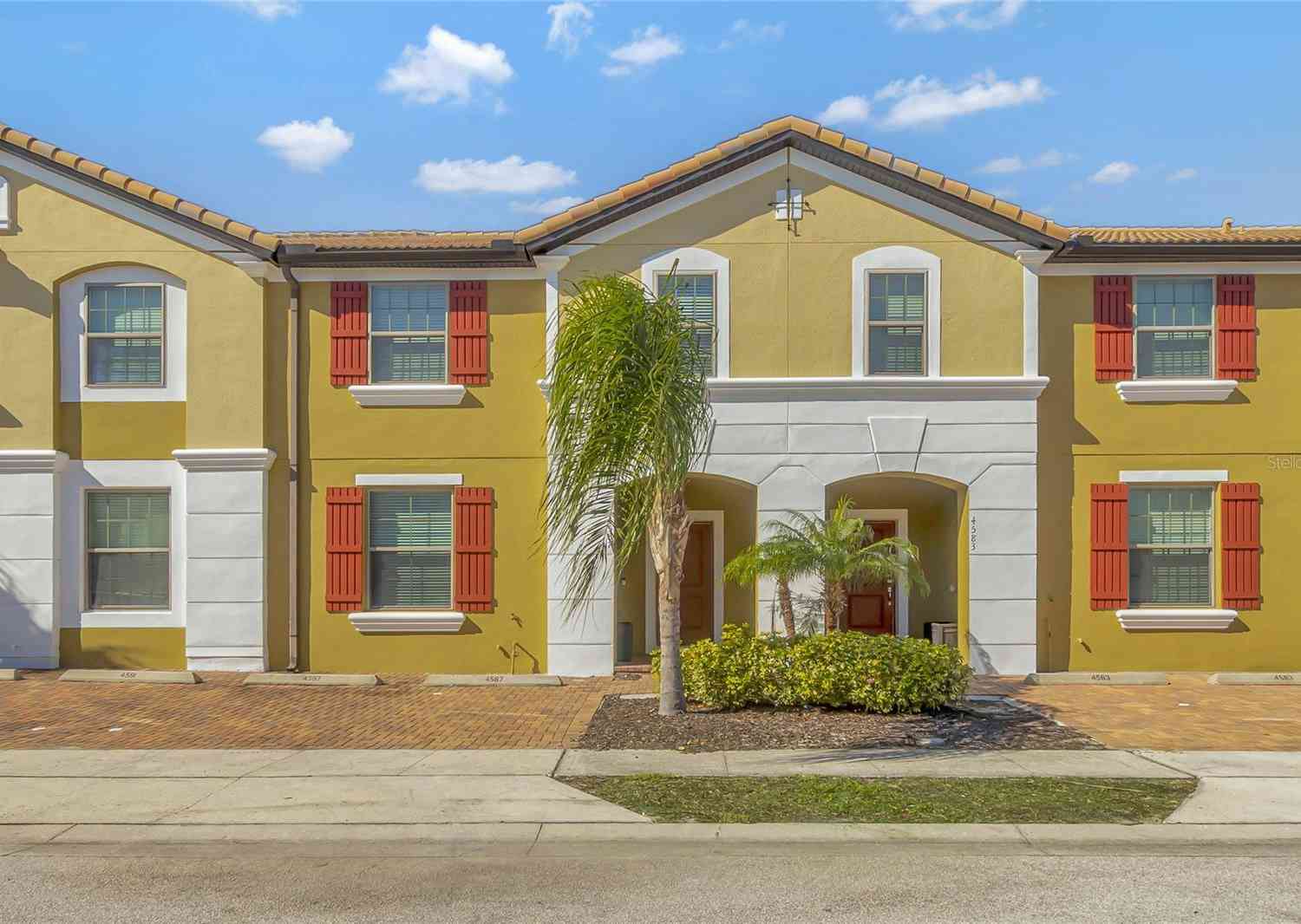 Townhouse For Sale - 4587 Terrasonesta Drive<br/> DAVENPORT, FL 33837