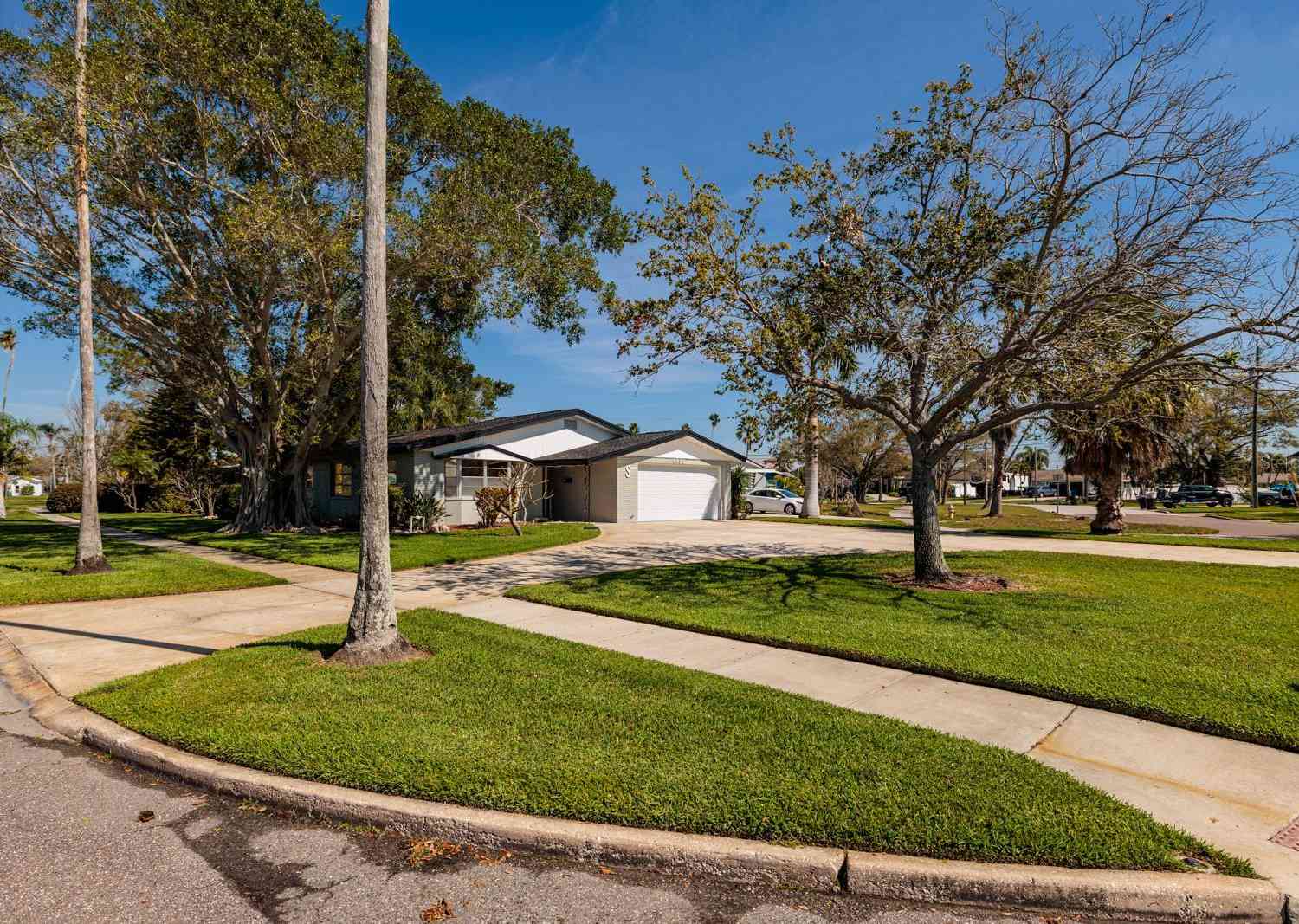 Homes For Sale - 5500 Bayou Grande Boulevard<br/> Pinellas County, Saint Petersburg, FL 33703