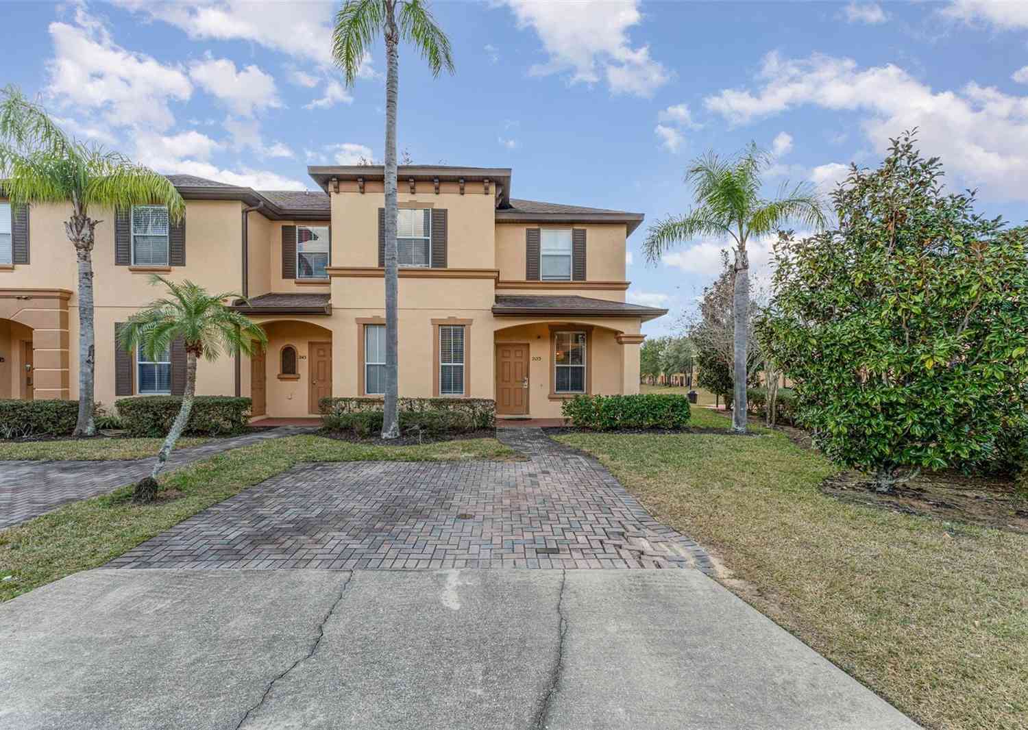Townhouse For Sale - 2153 Calabria Avenue<br/> DAVENPORT, FL 33897