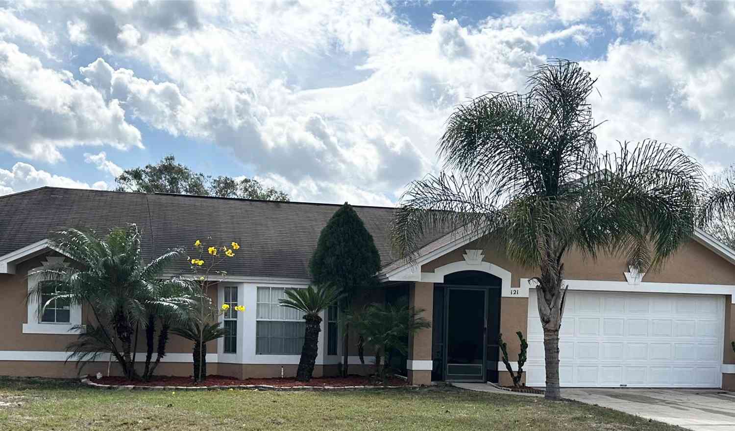 Homes For Sale - 121 Loma Bonita Drive<br/> DAVENPORT, FL 33837
