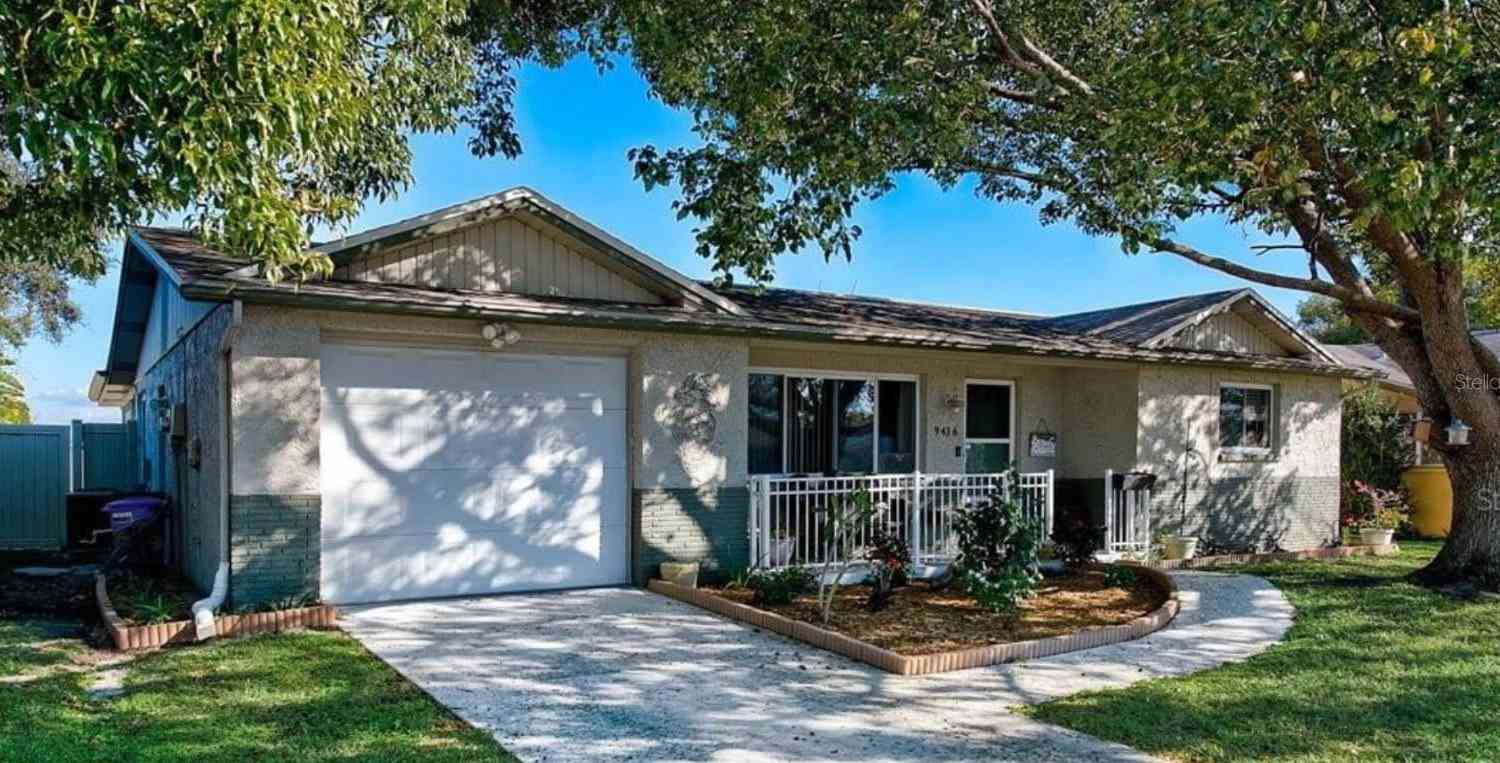 Homes For Sale - 9436 Glen Moor Lane<br/> PORT RICHEY, FL 34668