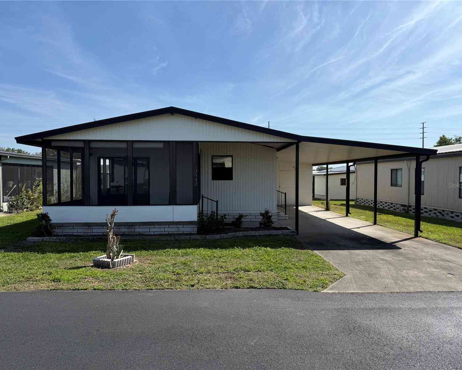 Mobile Home For Sale - 37542 Pinata Avenue<br/> ZEPHYRHILLS, FL 33541