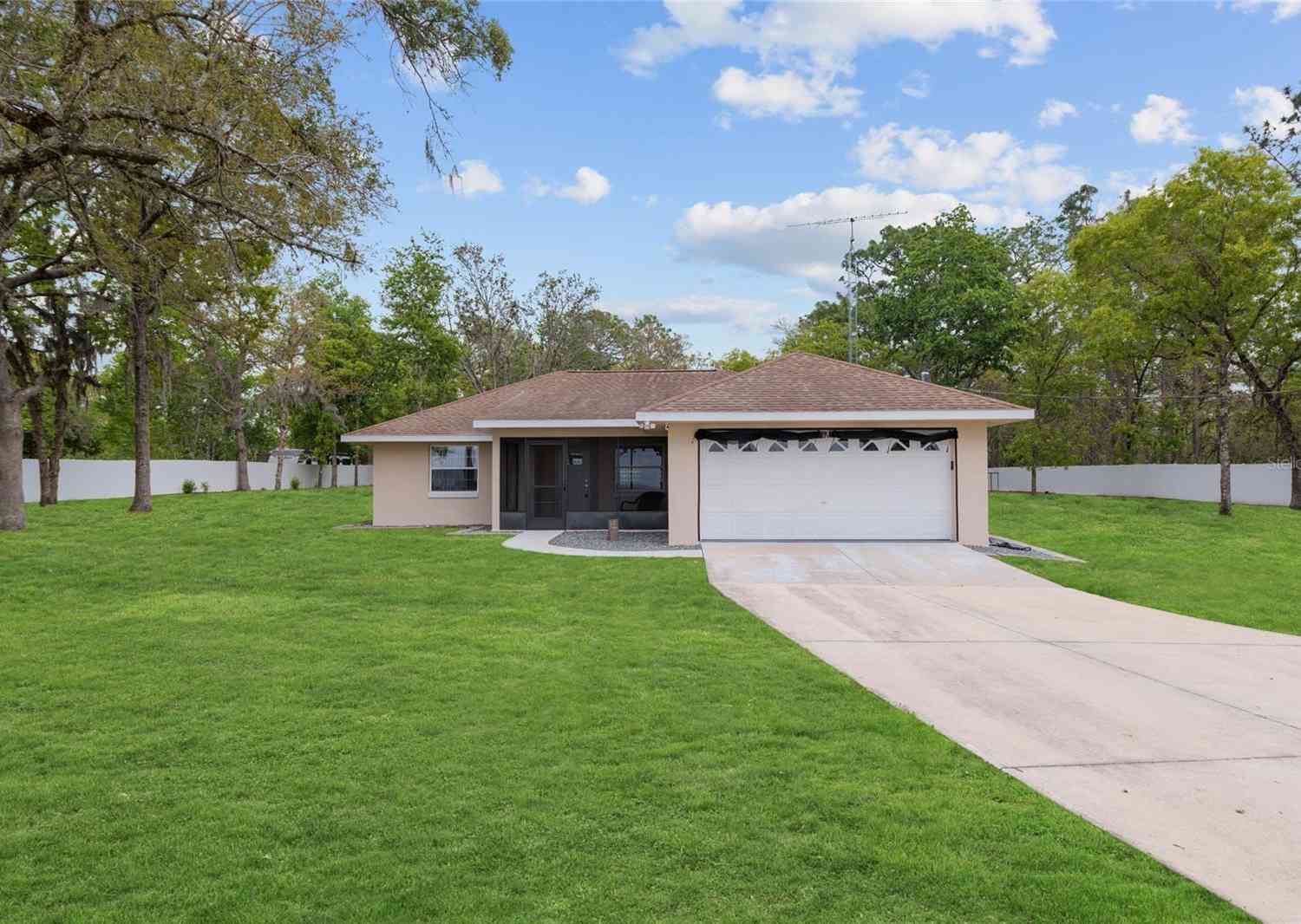 Homes For Sale - 8055 SW 140th Avenue<br/> DUNNELLON, FL 34432