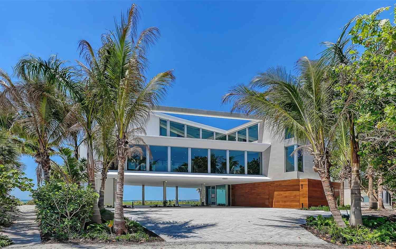 Homes For Sale - 6603 Gulfside Road<br/> LONGBOAT KEY, FL 34228