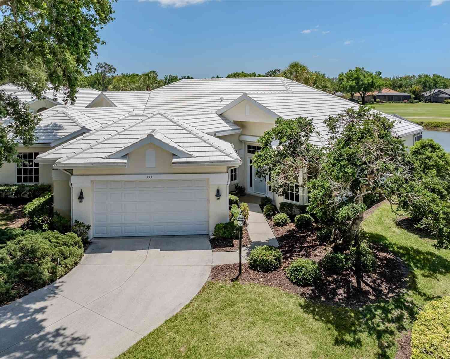 Villa For Sale - 553 Fallbrook Drive<br/> VENICE, FL 34292