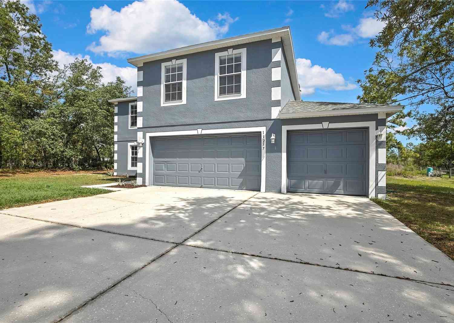 Homes For Sale - 11257 Persimmon Avenue<br/> WEEKI WACHEE, FL 34614