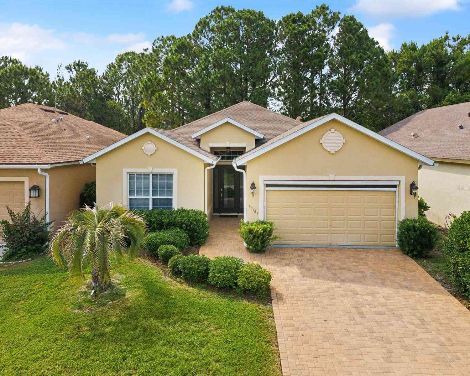 Homes For Sale - 10187 Holly Berry Drive<br/> WEEKI WACHEE, FL 34613