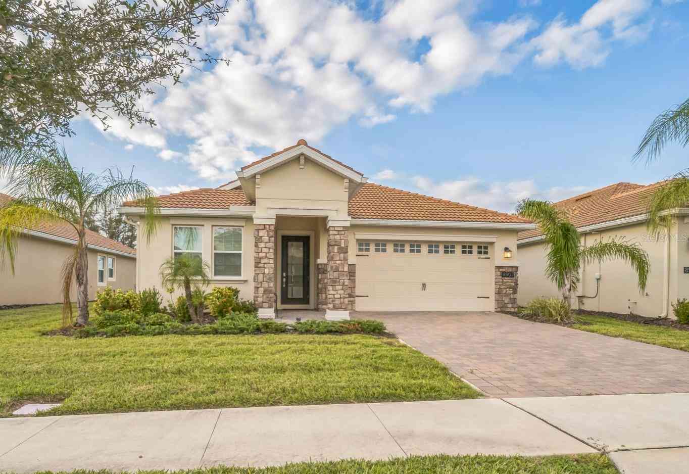 Homes For Sale - 8907 Fallen Oak<br/> DAVENPORT, FL 33897