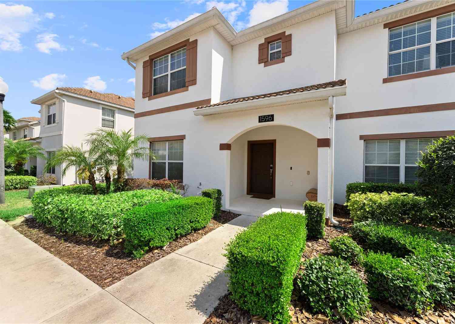 Townhouse For Sale - 1596 Moon Valley Drive<br/> DAVENPORT, FL 33896