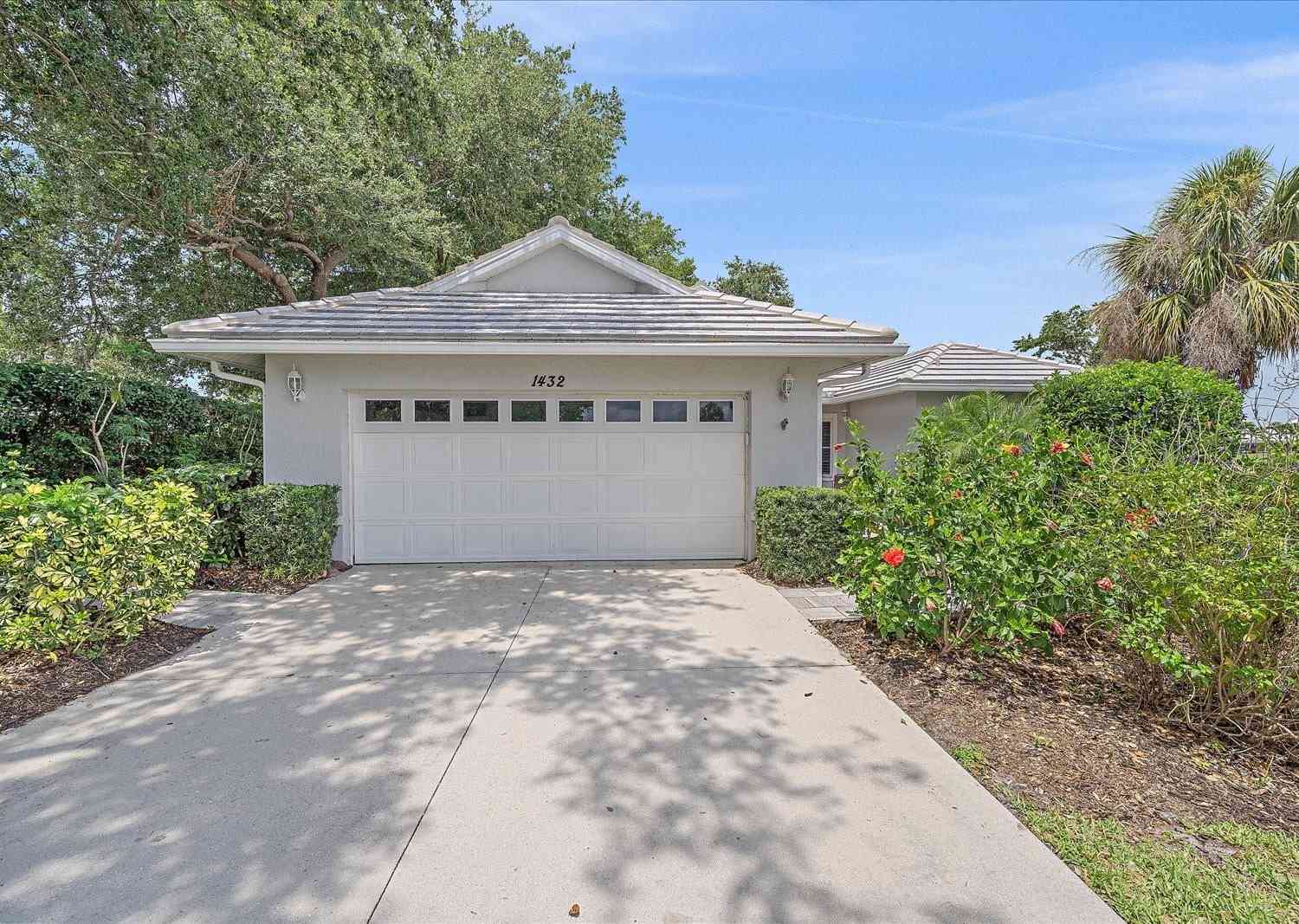 Homes For Sale - 1432 Colony Place<br/> VENICE, FL 34292