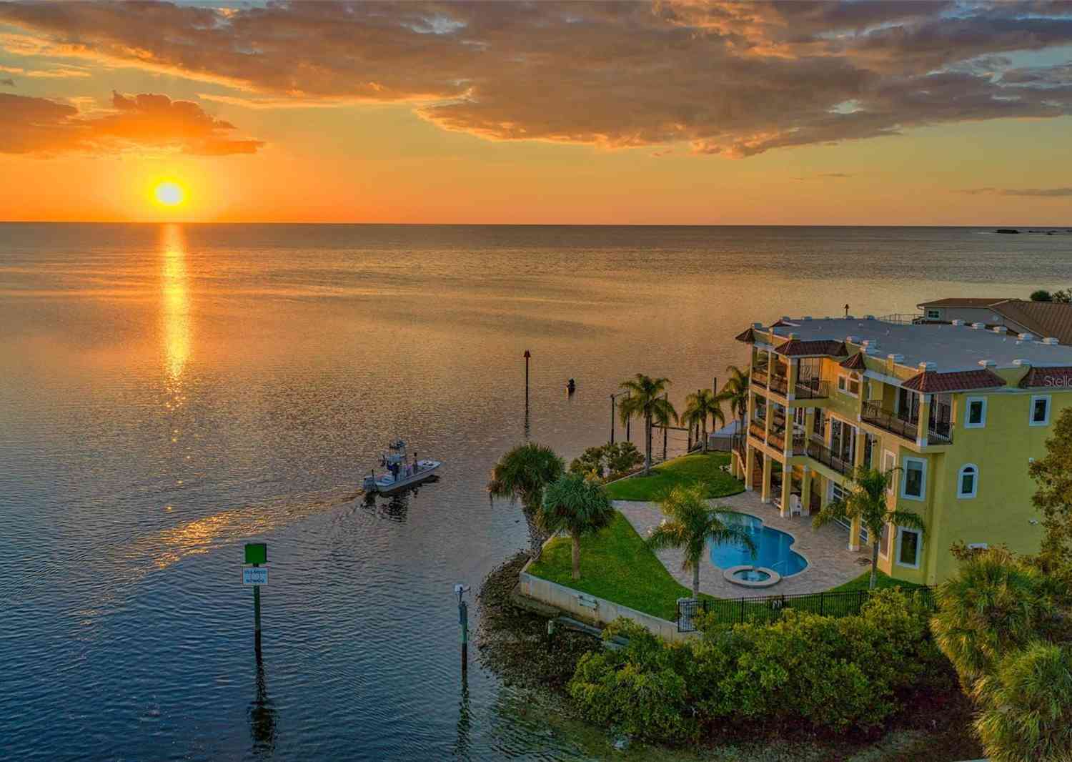 Homes For Sale - 3236 Gulf Winds Circle<br/> Hernando County, HERNANDO BEACH, FL 34607