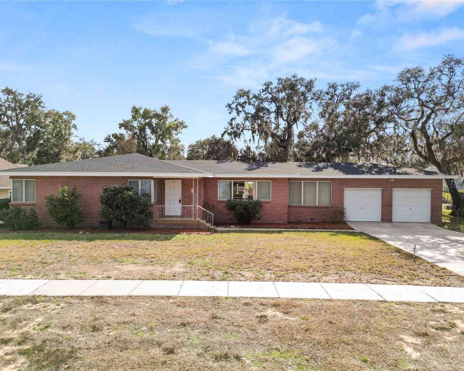 Homes For Sale - 111 E Orange Street<br/> DAVENPORT, FL 33837