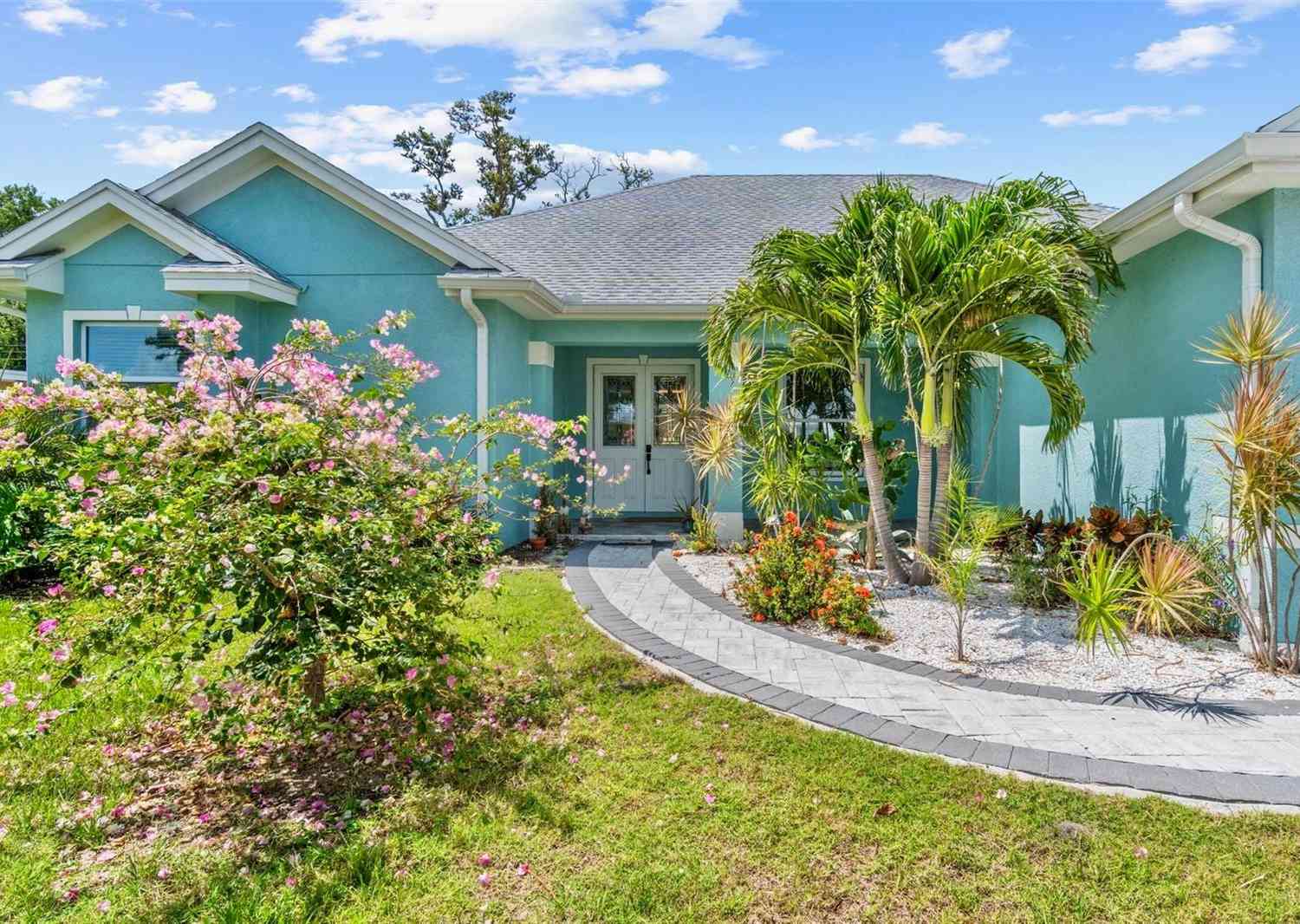 Homes For Sale - 716 Laurel Avenue<br/> VENICE, FL 34285