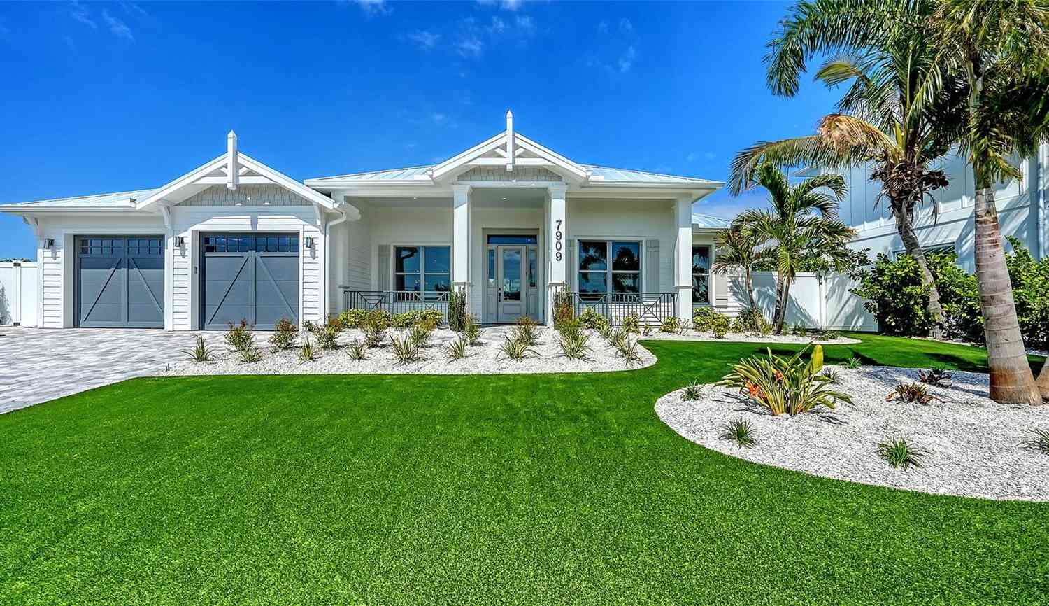 Homes For Sale - 8009 20th Place<br/> BRADENTON, FL 34209
