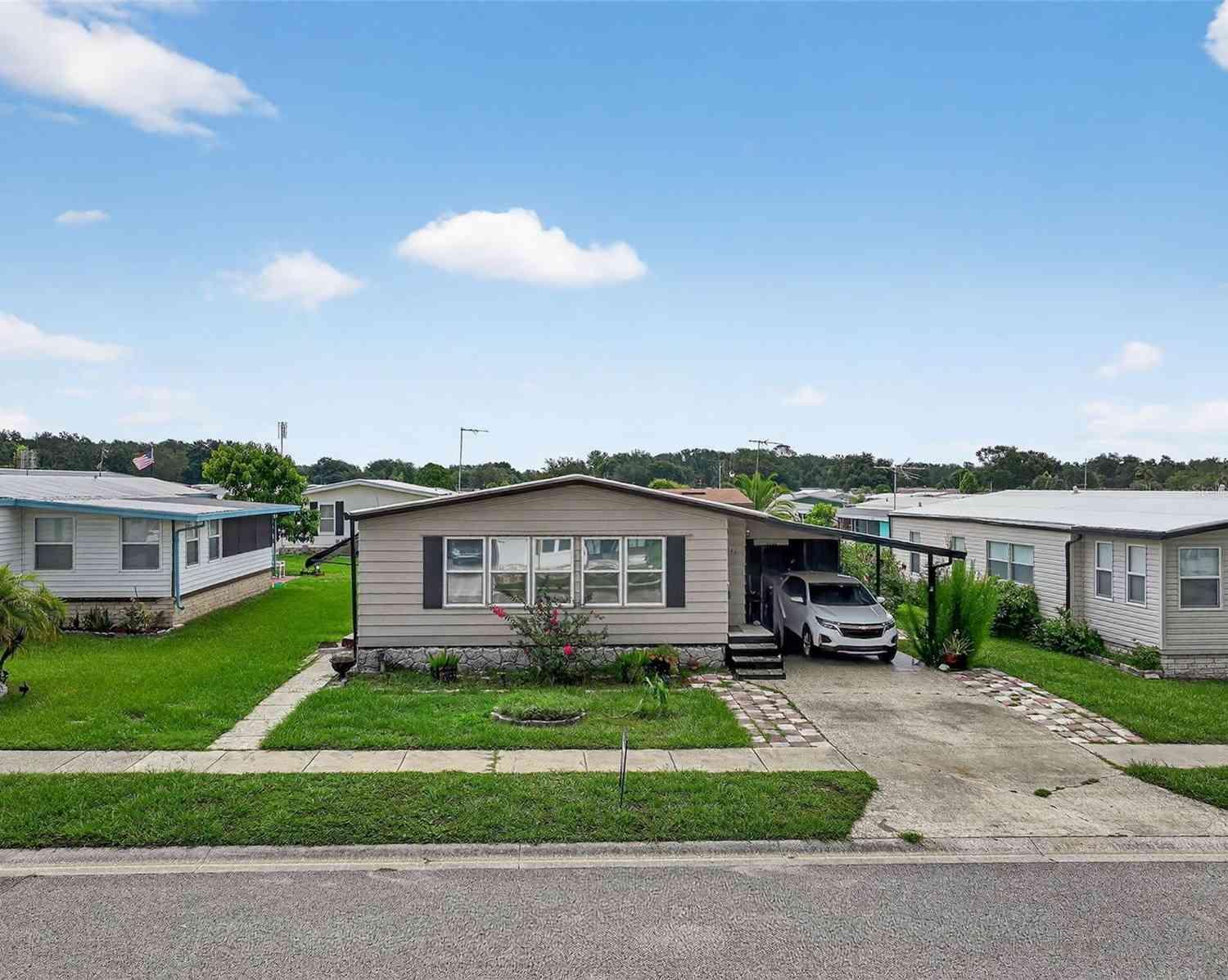Mobile Home For Sale - 3850 Sarah Drive<br/> Wesley Chapel, FL 33543
