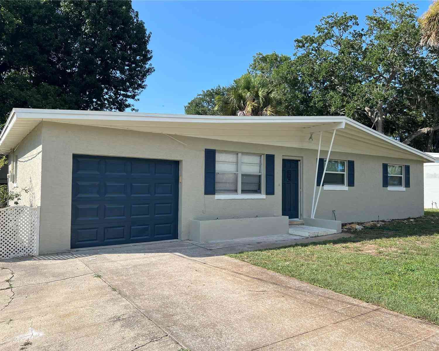 Homes For Sale - 328 Slayton Avenue<br/> SOUTH DAYTONA, FL 32119