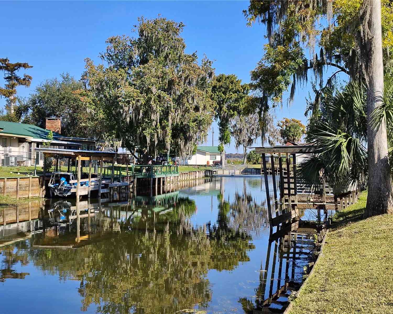 Homes For Sale - 876 Cr 467<br/> Lake Panasoffkee, FL 33538