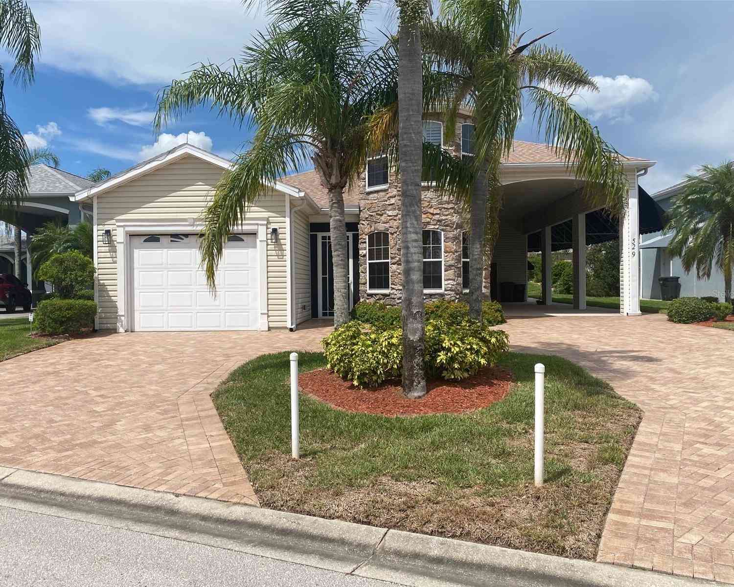Homes For Sale - 529 Meandering Way<br/> POLK CITY, FL 33868