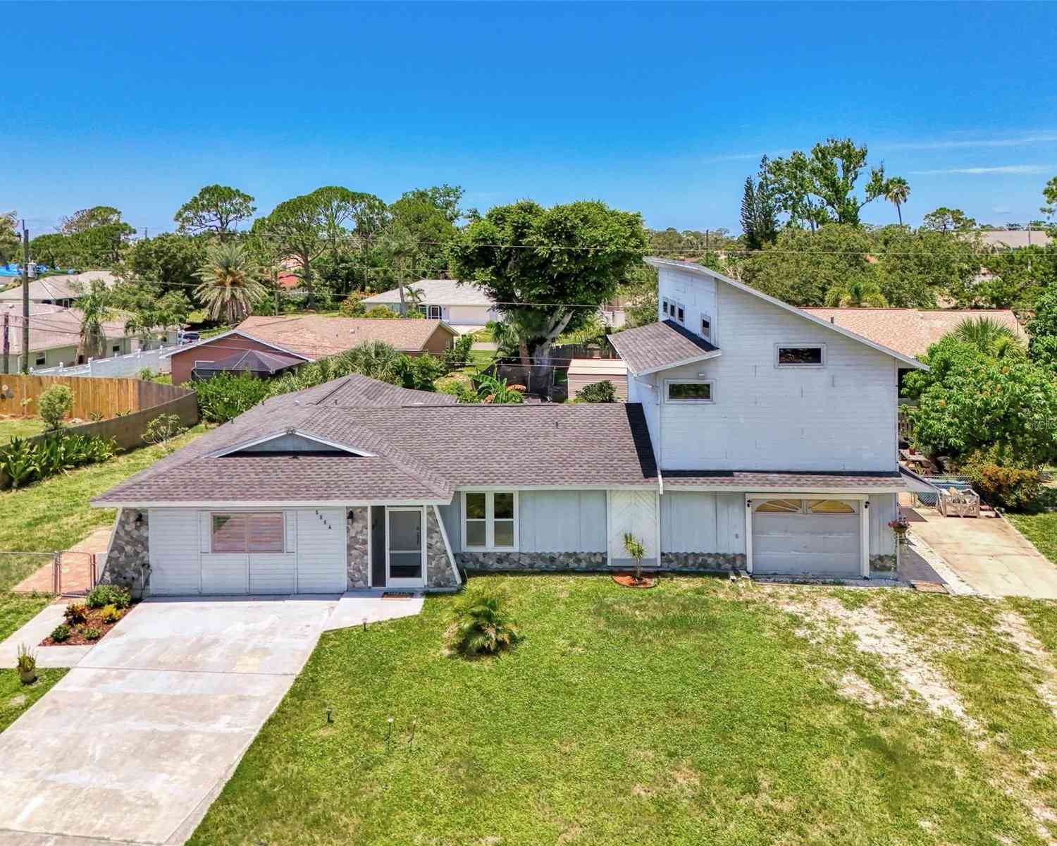 Homes For Sale - 5864 Viola Road<br/> VENICE, FL 34293