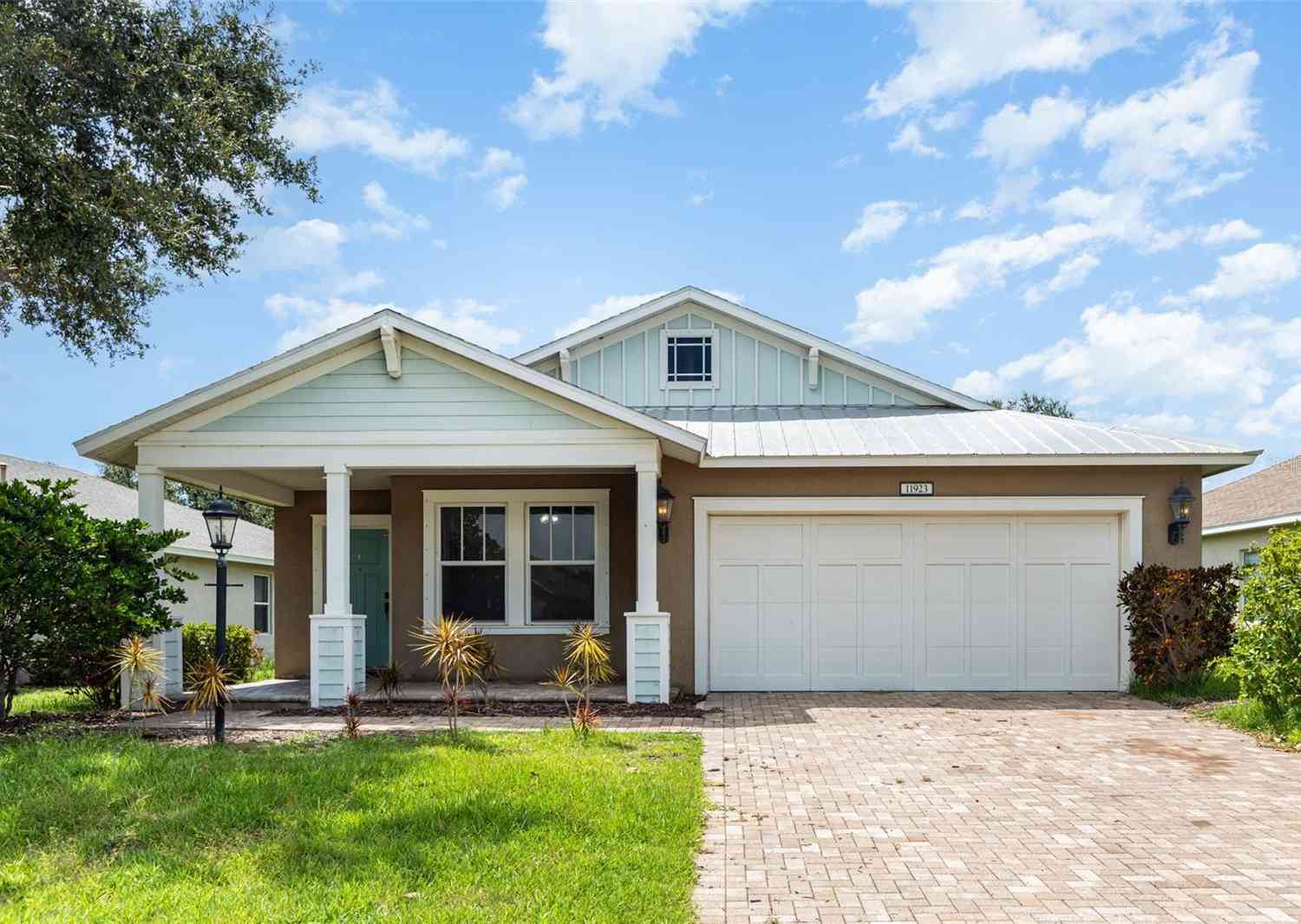 Homes For Sale - 11923 Forest Park Circle<br/> BRADENTON, FL 34211
