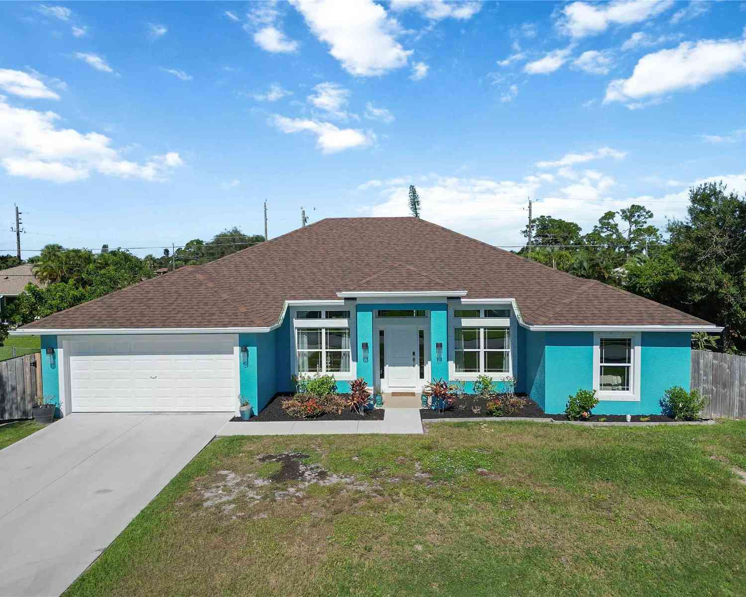 Homes For Sale - 364 Garden Road<br/> VENICE, FL 34293