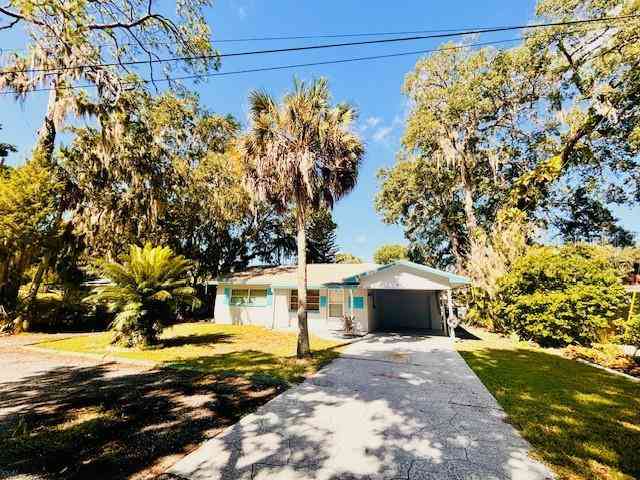 Homes For Sale - 6125 Beacon Point Drive<br/> WEEKI WACHEE, FL 34607