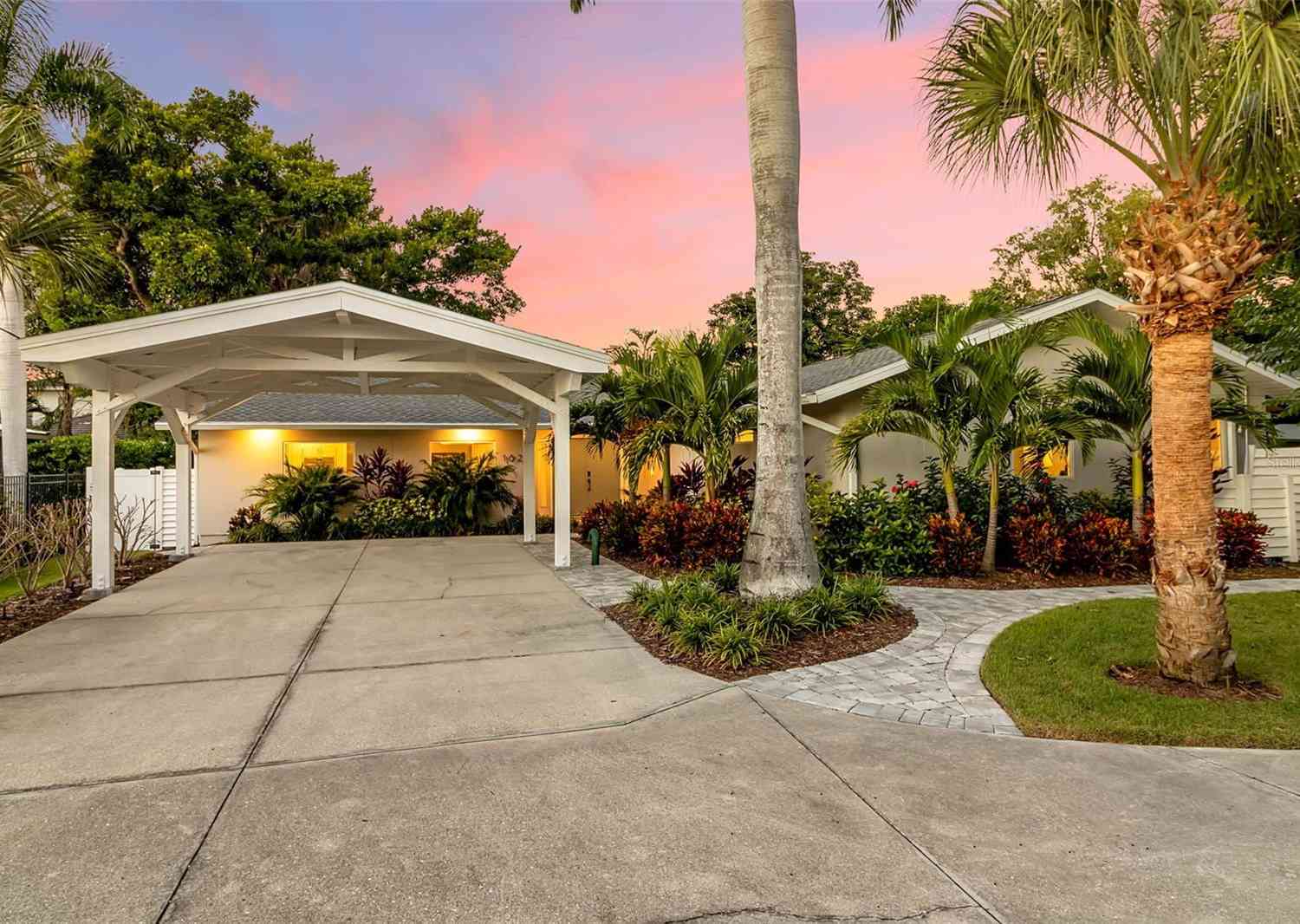 Homes For Sale - 1621 Pine Bay Drive<br/> SARASOTA, FL 34231