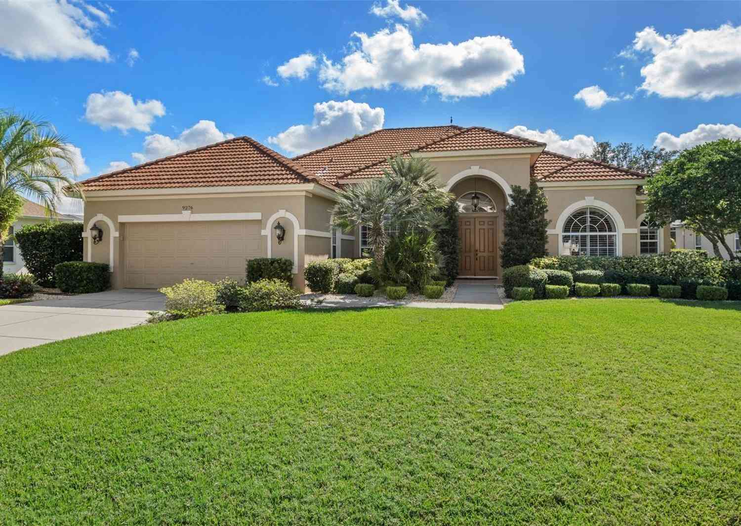 Homes For Sale - 9276 Lake Cypress Loop<br/> WEEKI WACHEE, FL 34613