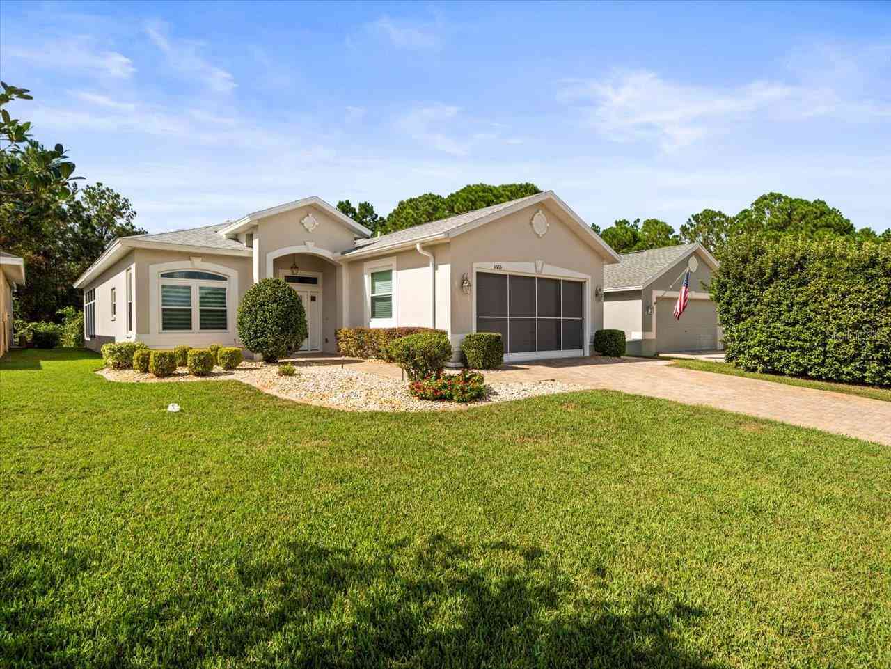 Homes For Sale - 10163 Holly Berry Drive<br/> WEEKI WACHEE, FL 34613