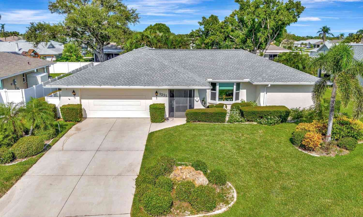 Homes For Sale - 1235 Pine Needle Road<br/> VENICE, FL 34285