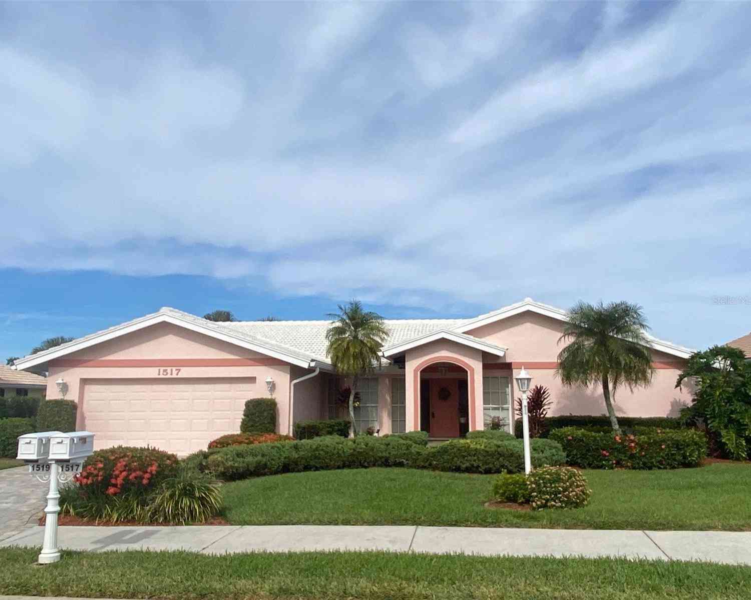 Homes For Sale - 1517 Waterford Drive<br/> VENICE, FL 34292