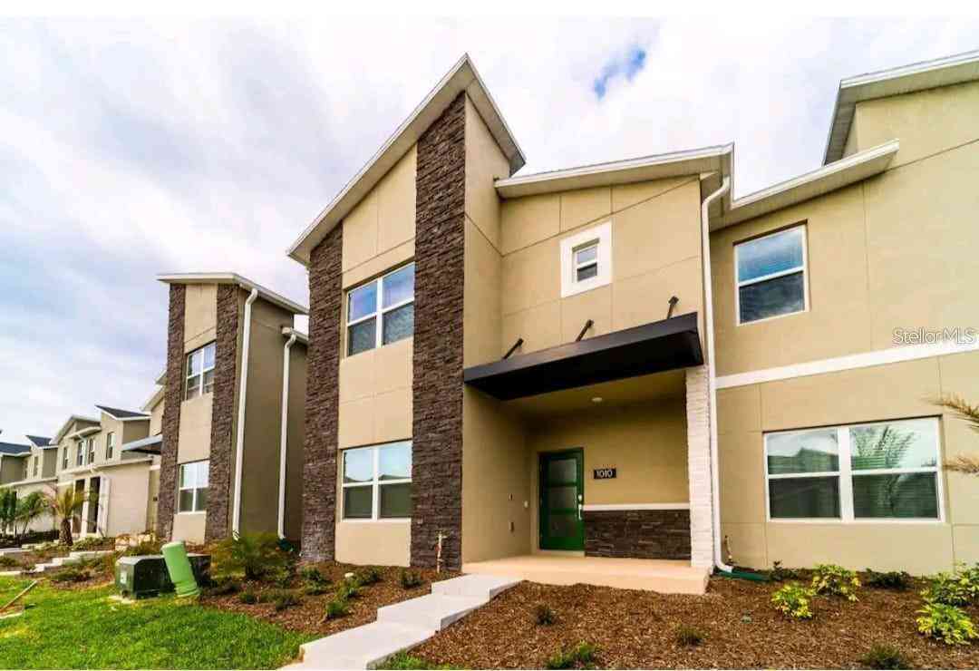 Townhouse For Sale - 1002 Splash Shot Place<br/> DAVENPORT, FL 33896