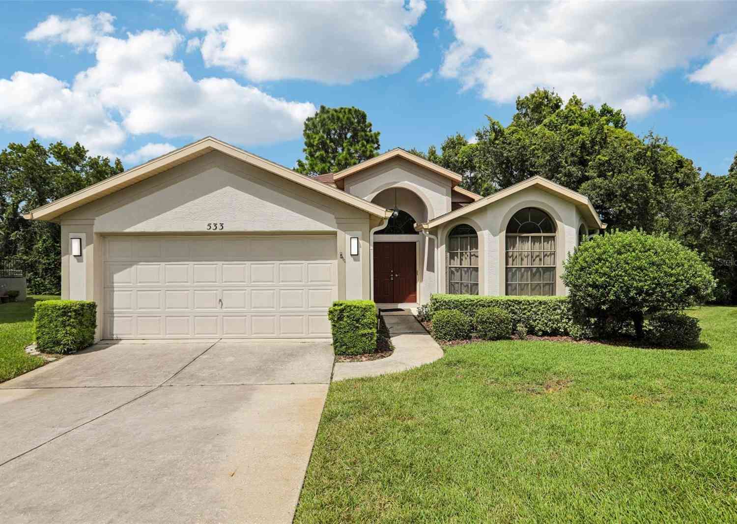Homes For Sale - 533 Bent Oak Court<br/> SPRING HILL, FL 34609